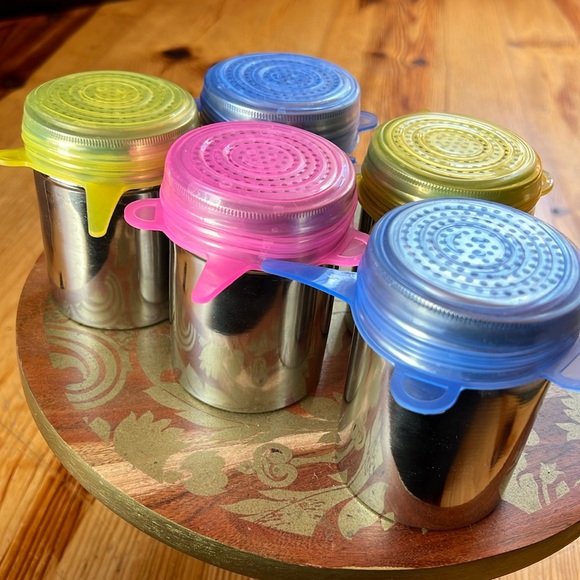 Bundle of 5 Reusable Spice Jars with Silicone Lids - Lids are New - Picture 13 of 16